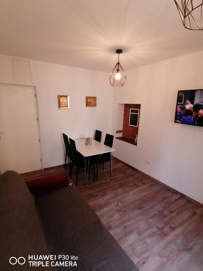 Rubi Apartment ไพราน ภายนอก รูปภาพ