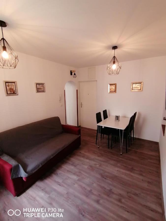 Rubi Apartment ไพราน ภายนอก รูปภาพ